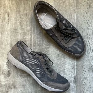 Dansko Hayes leather sneakers